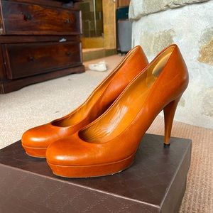 Gucci soft leather platform heels in saddle brown
